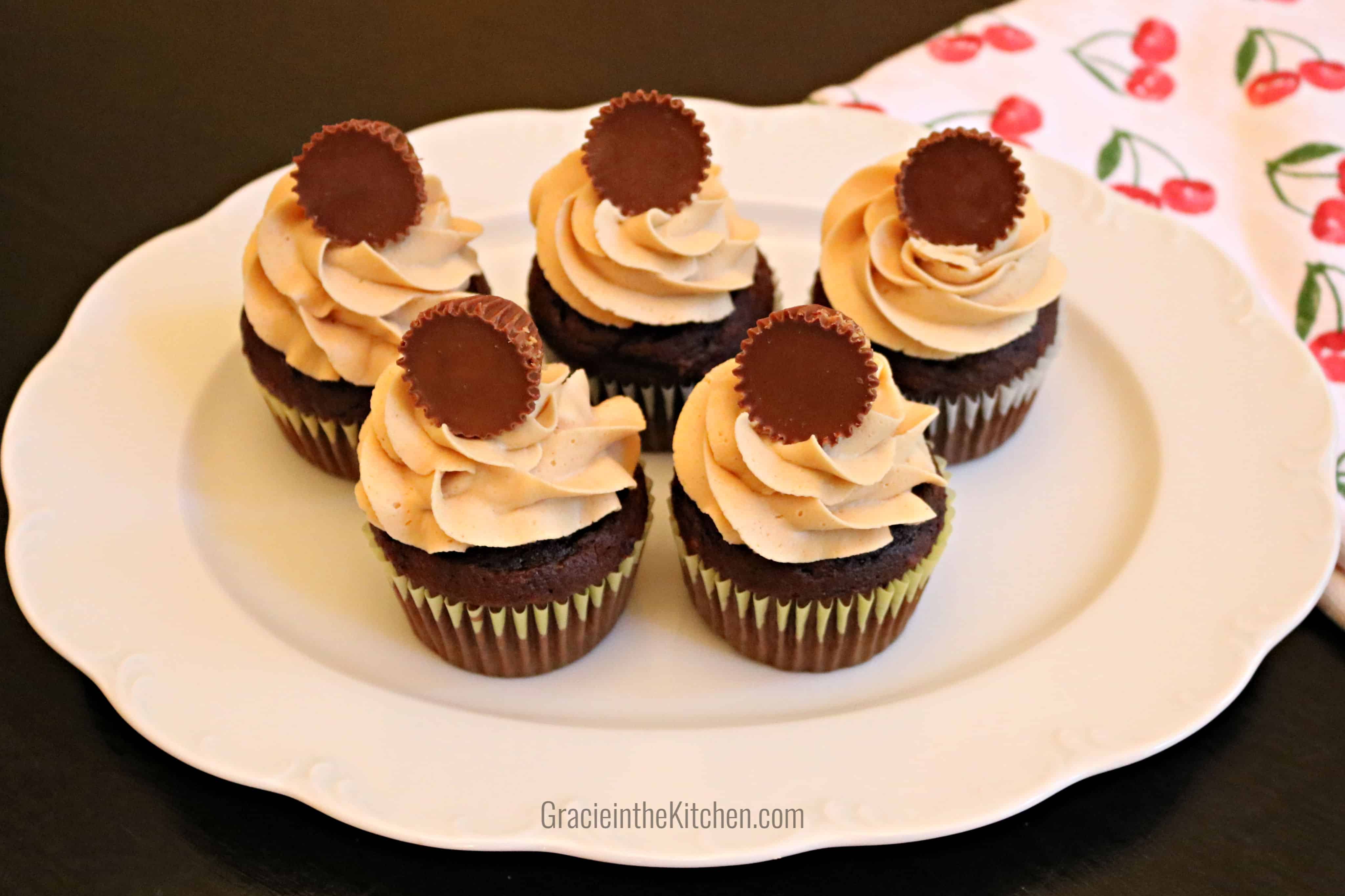 These Peanut Butter Chocolate Cupcakes are the Best