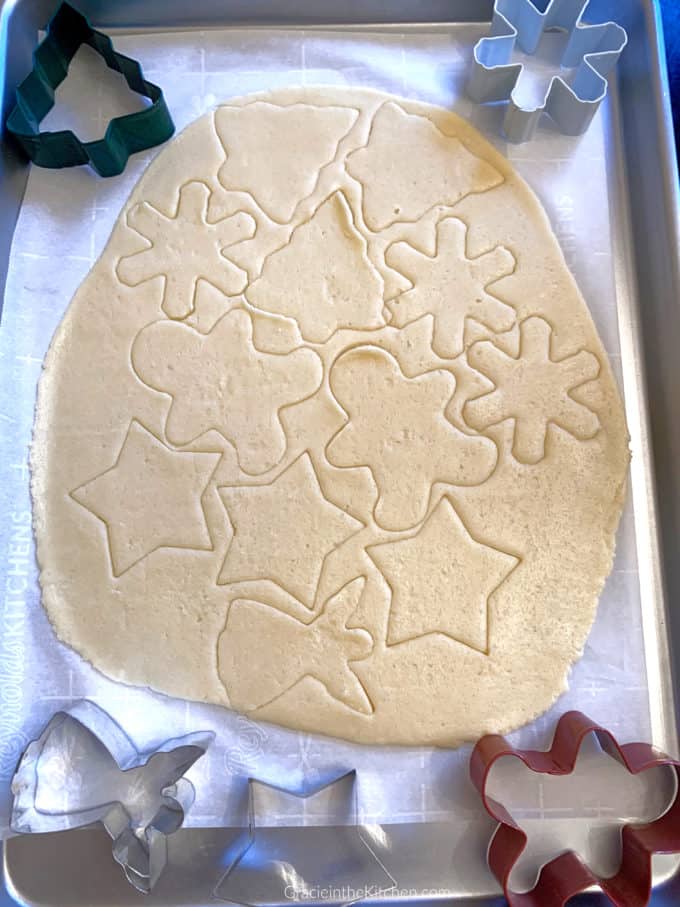 Easy and Delicious Sugar Cookies- Perfect for decorating! 