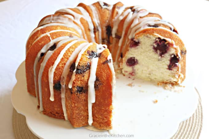 Moist and Delicious Lemon Blueberry Pound Cake! This recipe is so easy to make and tastes fantastic.
