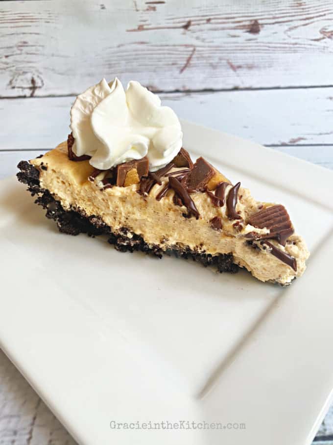 Easy and Delicious Peanut Butter Pie